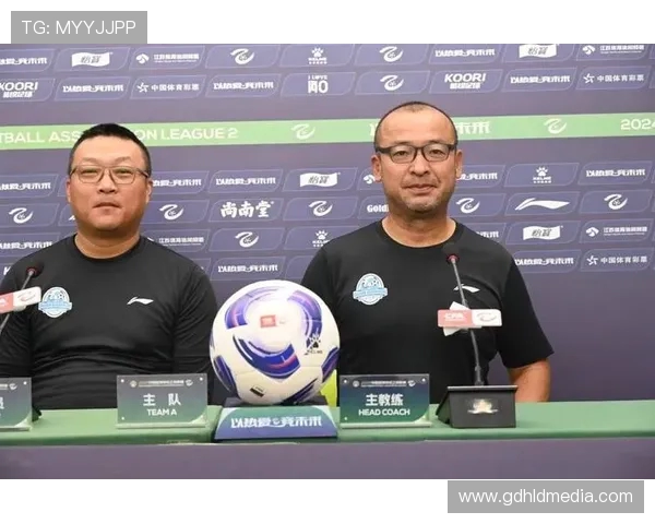 前田浩二怒斥重庆粗暴行为阿萨莫阿被撞广告牌质疑胜利含金量